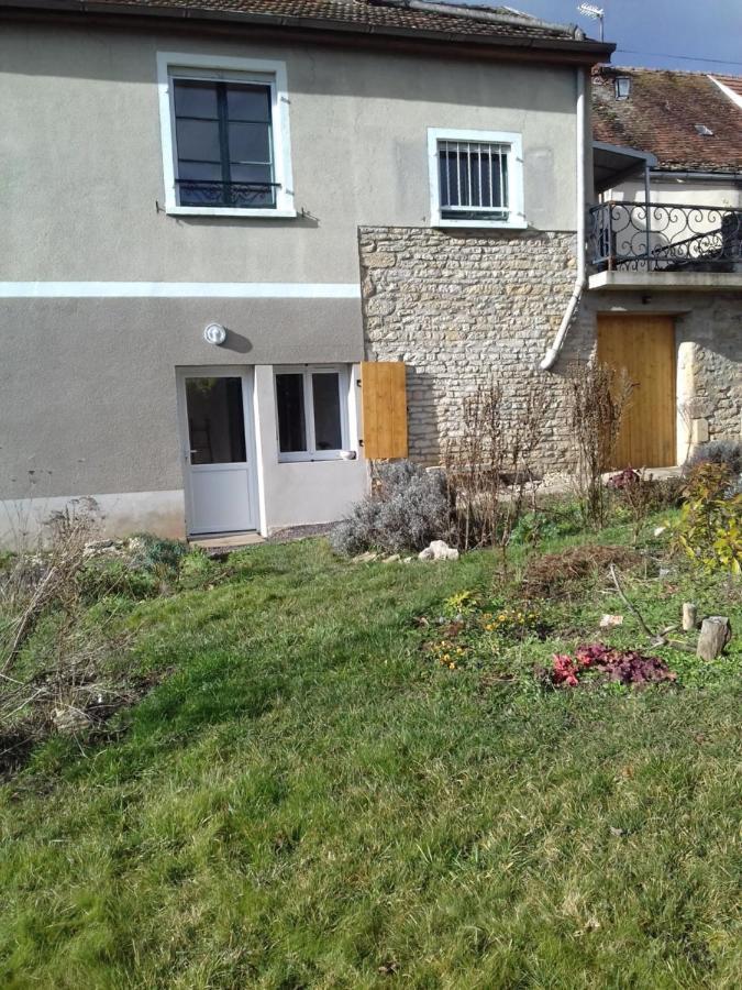 Agreable Chambre Meublee, Vue Sur La Vallee De L'Auxois Villy-en-Auxois Экстерьер фото